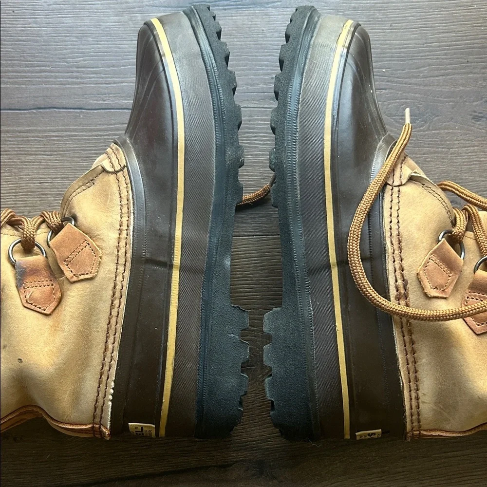 Sorel Tan and Brown Wool  Boots ! Size 7